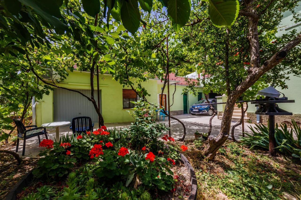 Apartments By The Sea Kastel Stari, Kastela - 14577 Buitenkant foto